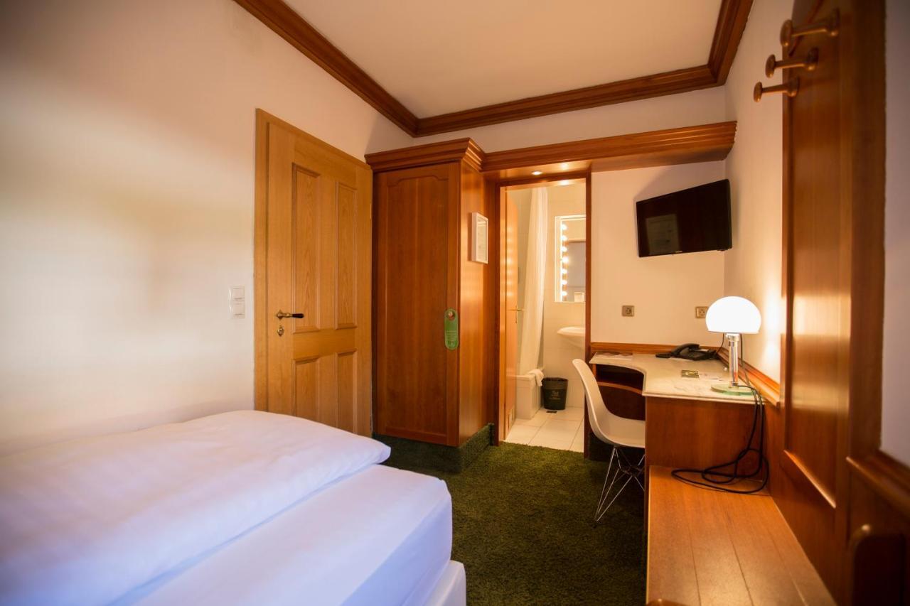 Romantik Hotel Zur Schwane Volkach Exterior photo